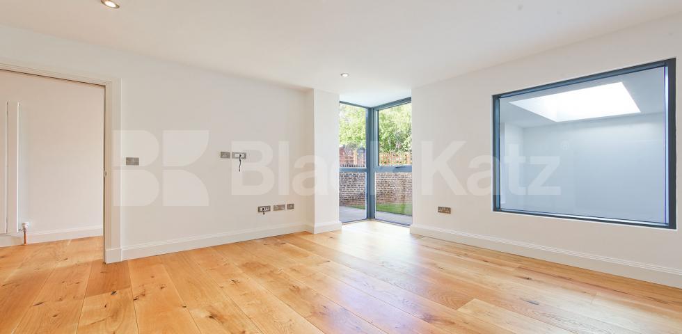 			NEW INSTRUCTION (Includes Parking), 3 Bedroom, 1 bath, 1 reception Mews House			 Rushgrove Street , Woolwich Arsenal